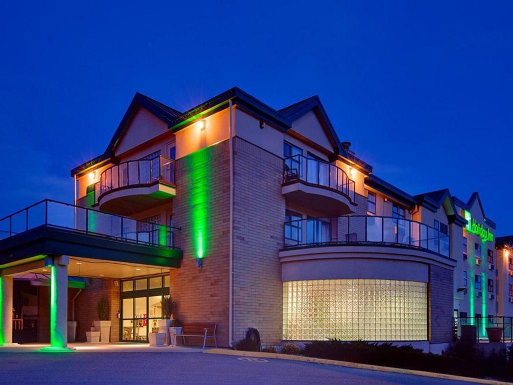 a picture of a kelowna hotel